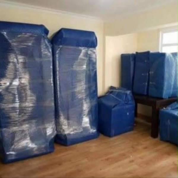 Taşınma öncesi paketlenen dolap ve ev eşyaları